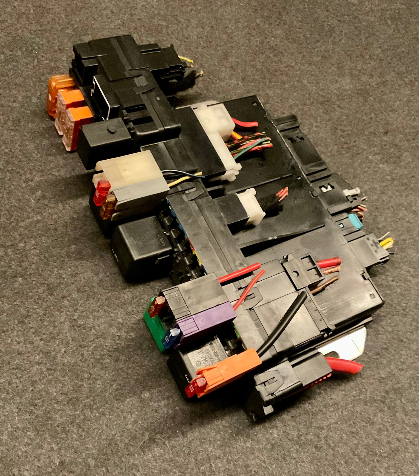 OEM Used Mercedes S/CL-class W220/C215 SAM module/fuse box A0325458332 #60