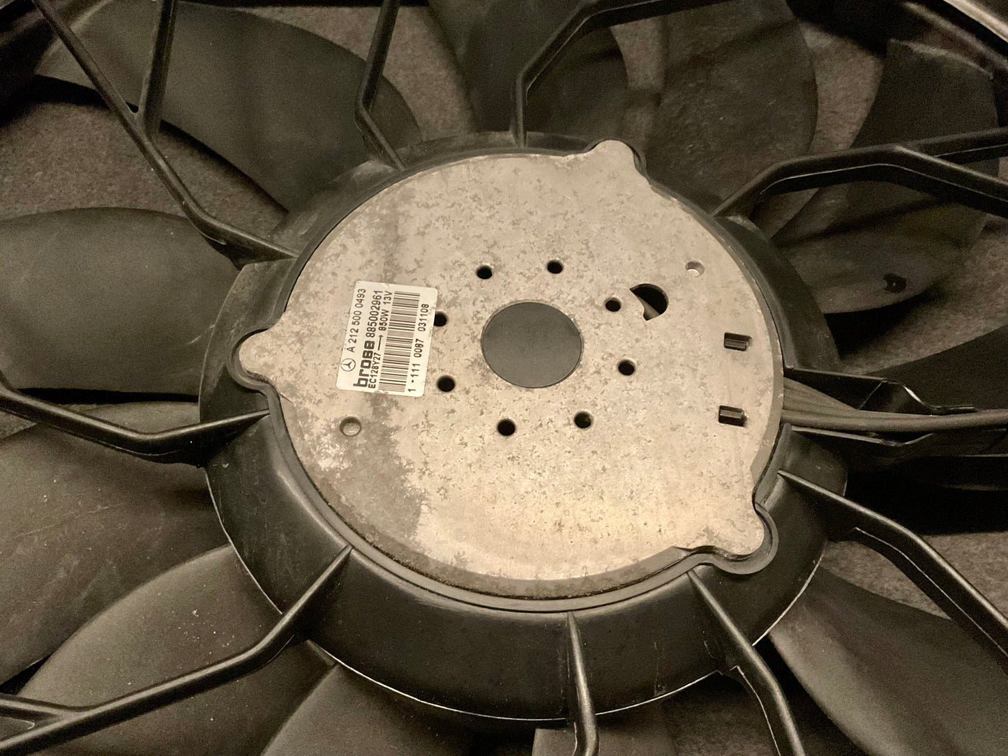 OEM Mercedes S-class W220 S600 Engine cooling fan A2205000293