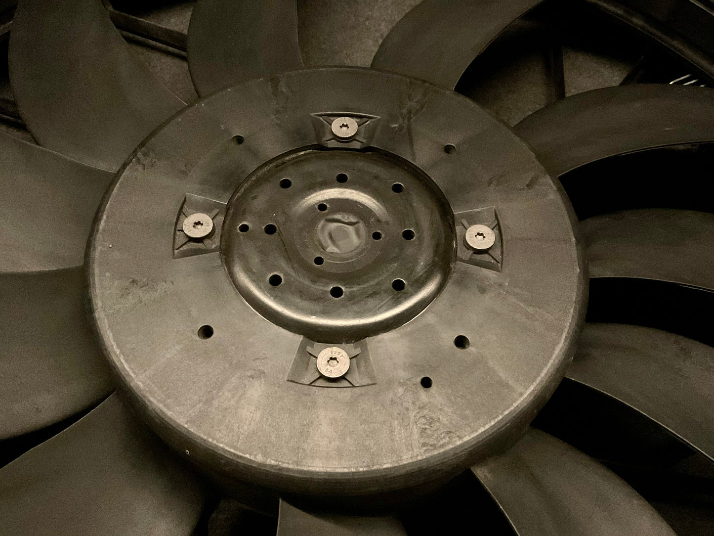 OEM Mercedes S-class W220 S600 Engine cooling fan A2205000293