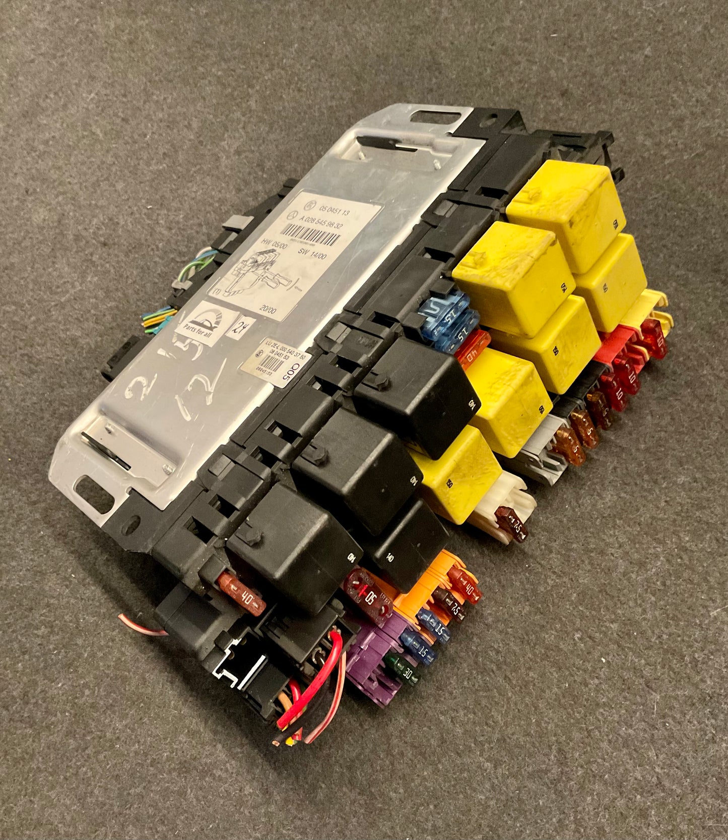 OEM Used Mercedes S/CL-class W220/C215 front left SAM relay/module fuse box A0285459832
