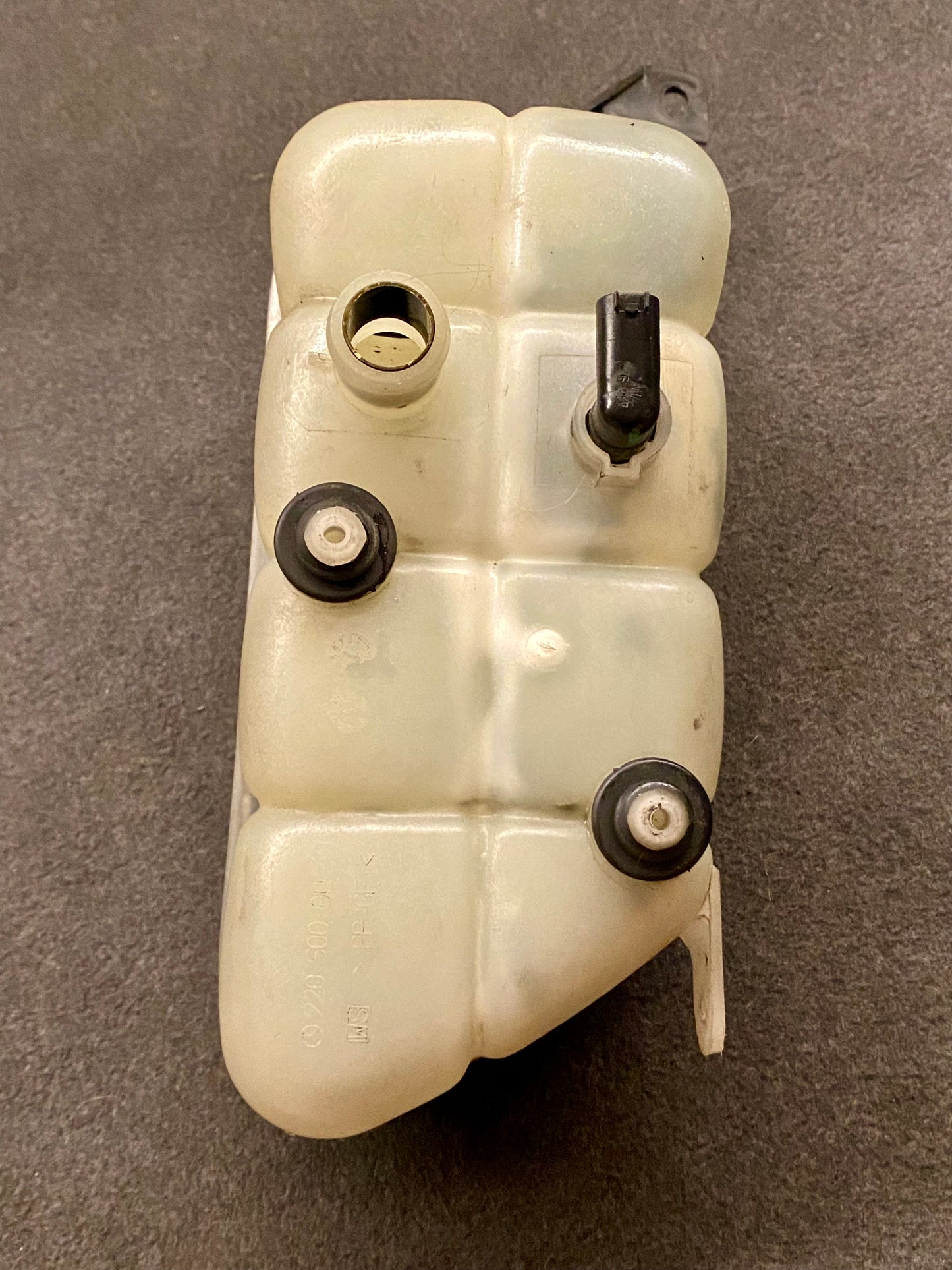Mercedes S/CL-class W220/c215 S600 CL600 coolant/anti freeze extension tank A2205000049