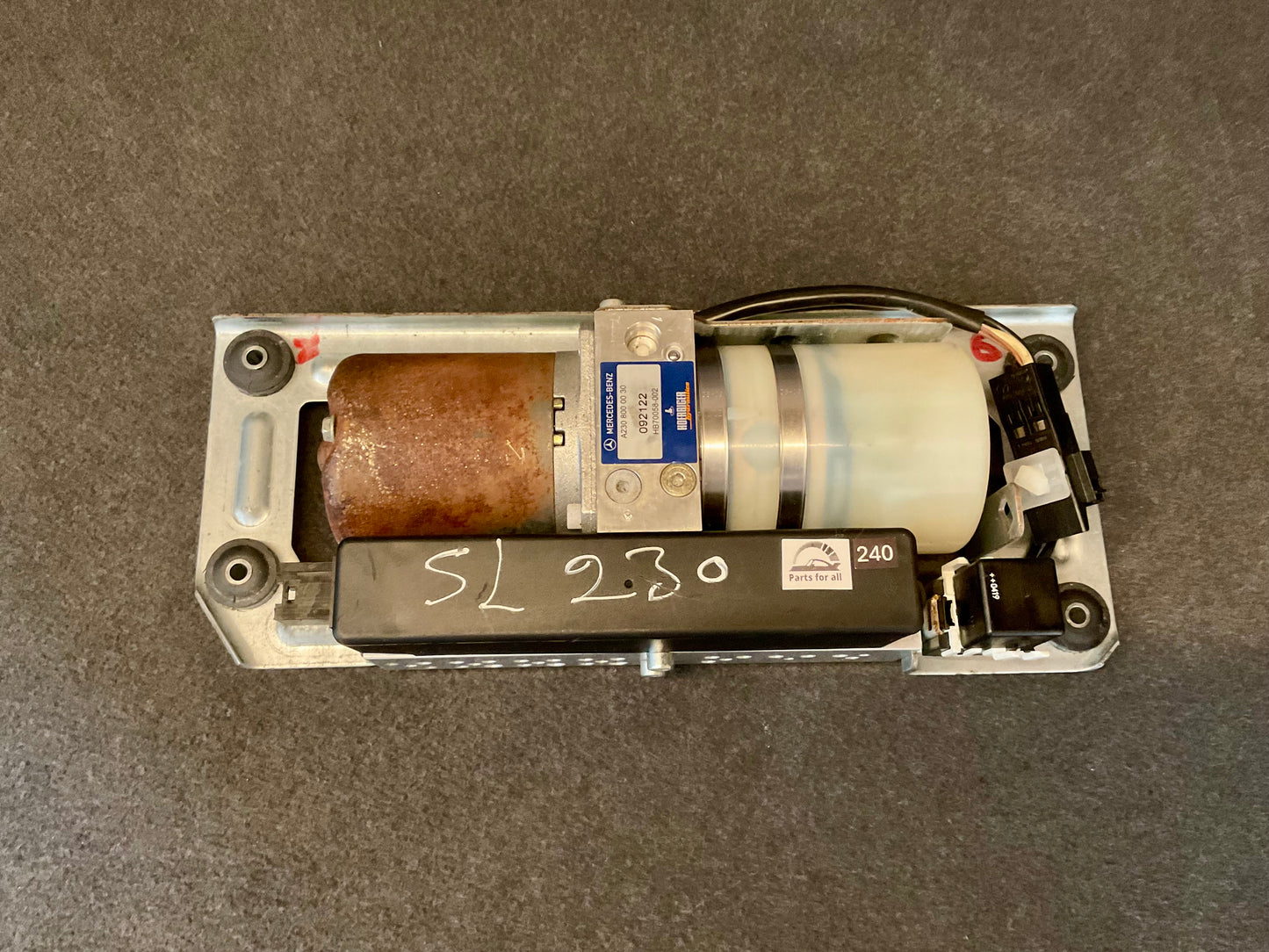OEM Used Mercedes SL-class R230 hydraulic roof pump/motor A2308000030 #240