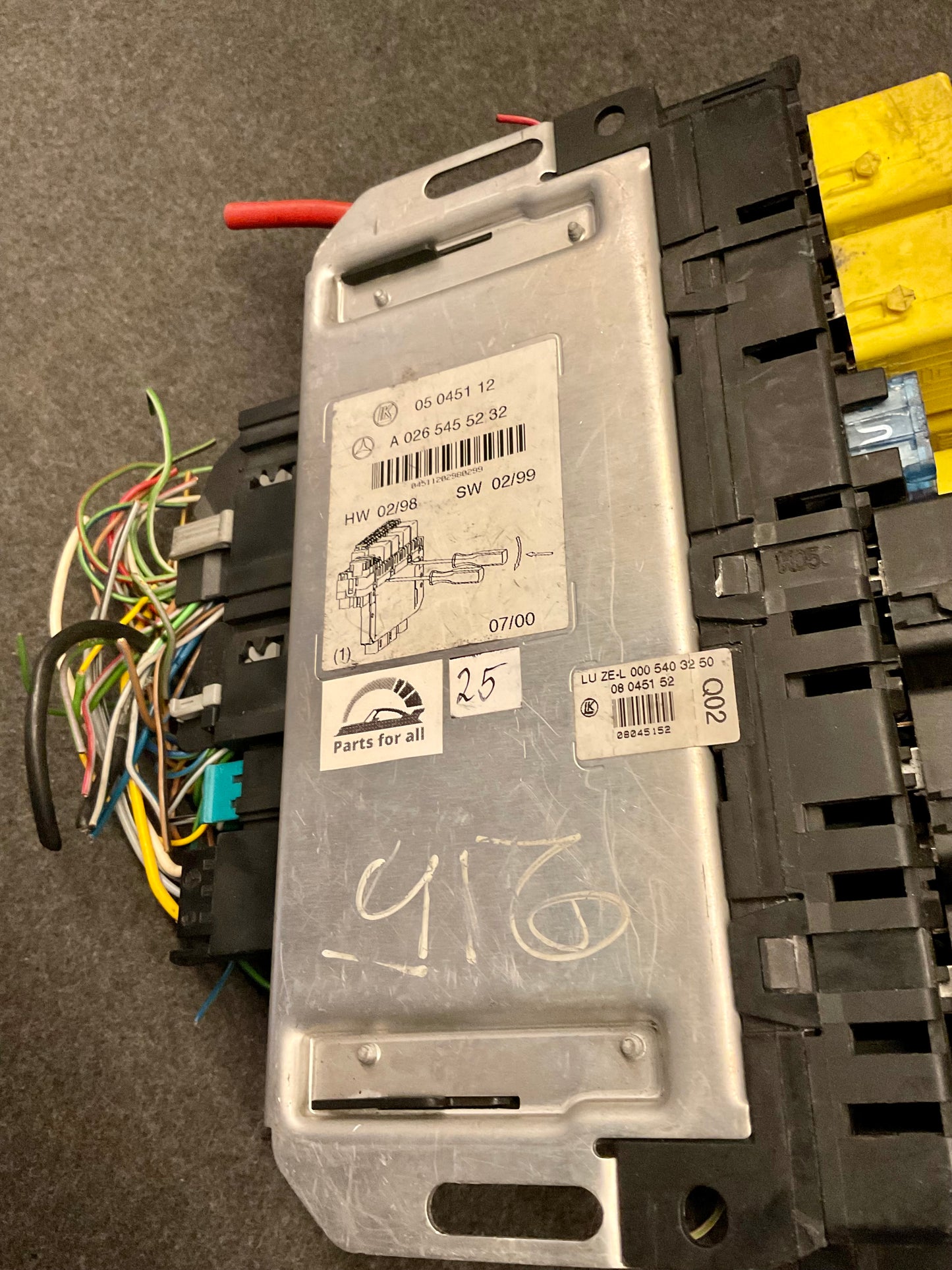 OEM Used Mercedes S-class W220 SAM module fuse relay A0265455232