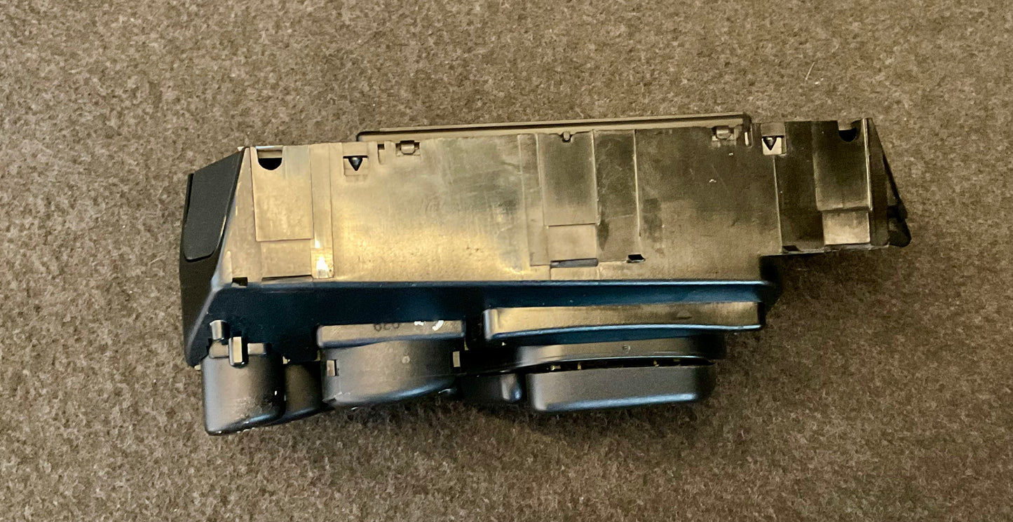 OEM Used Mercedes w220 S-class front right side seat control module A2208219851 #112