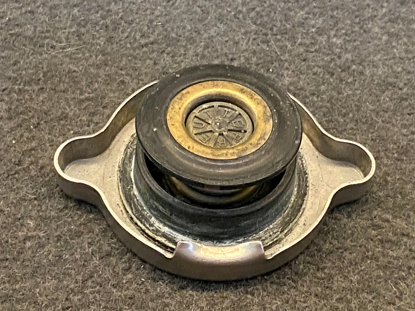Mercedes S/CL-class (W140/C140) coolant expansion tank cap A1405000406