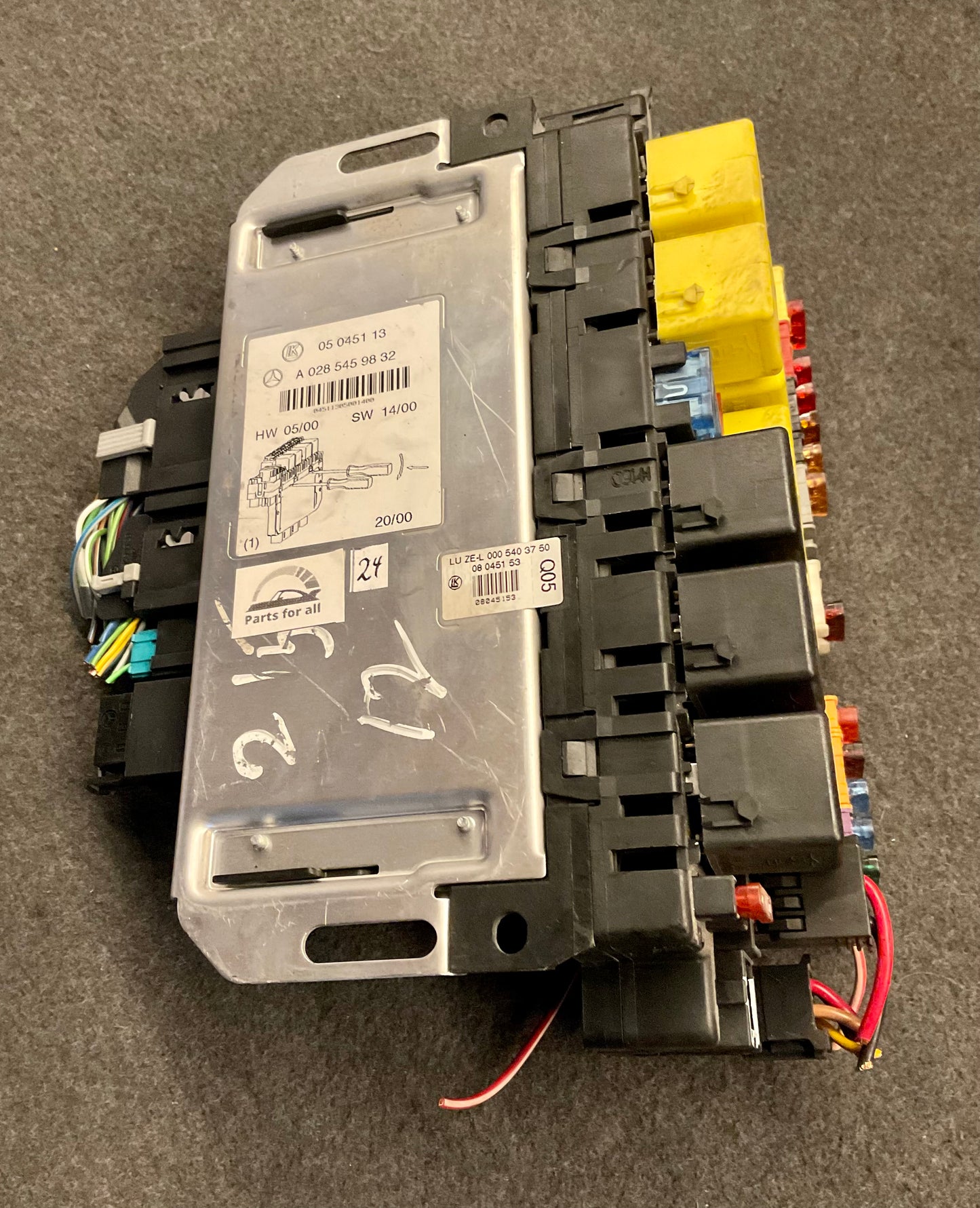 OEM Used Mercedes S/CL-class W220/C215 front left SAM relay/module fuse box A0285459832