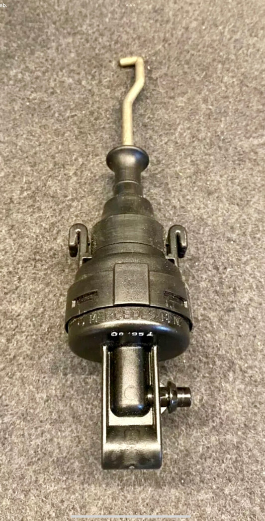 Mercedes S-class W140/C140 door locking vacuum actuator A1408001775 S600,s500 and s320