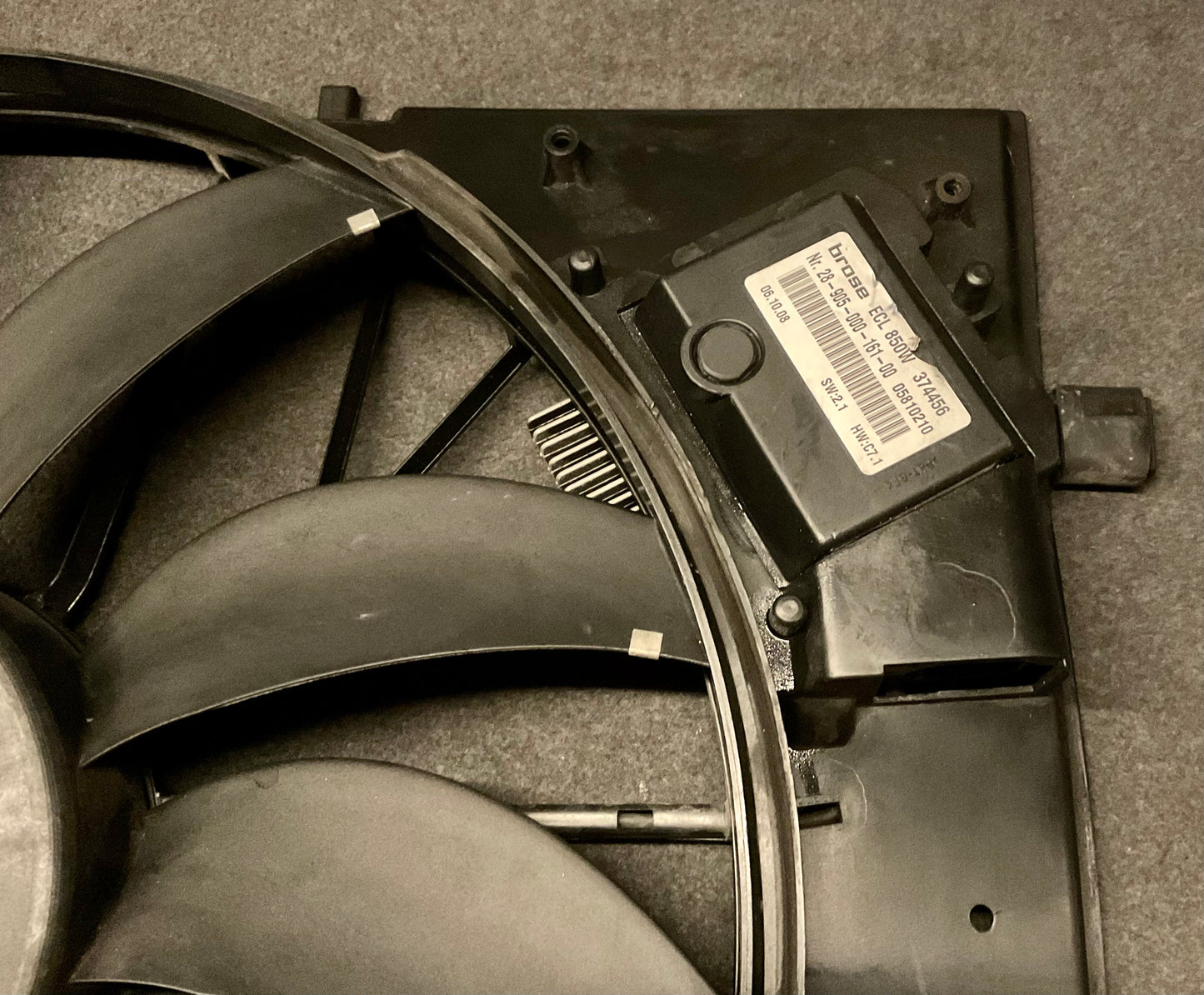 OEM Mercedes S-class W220 S600 Engine cooling fan A2205000293