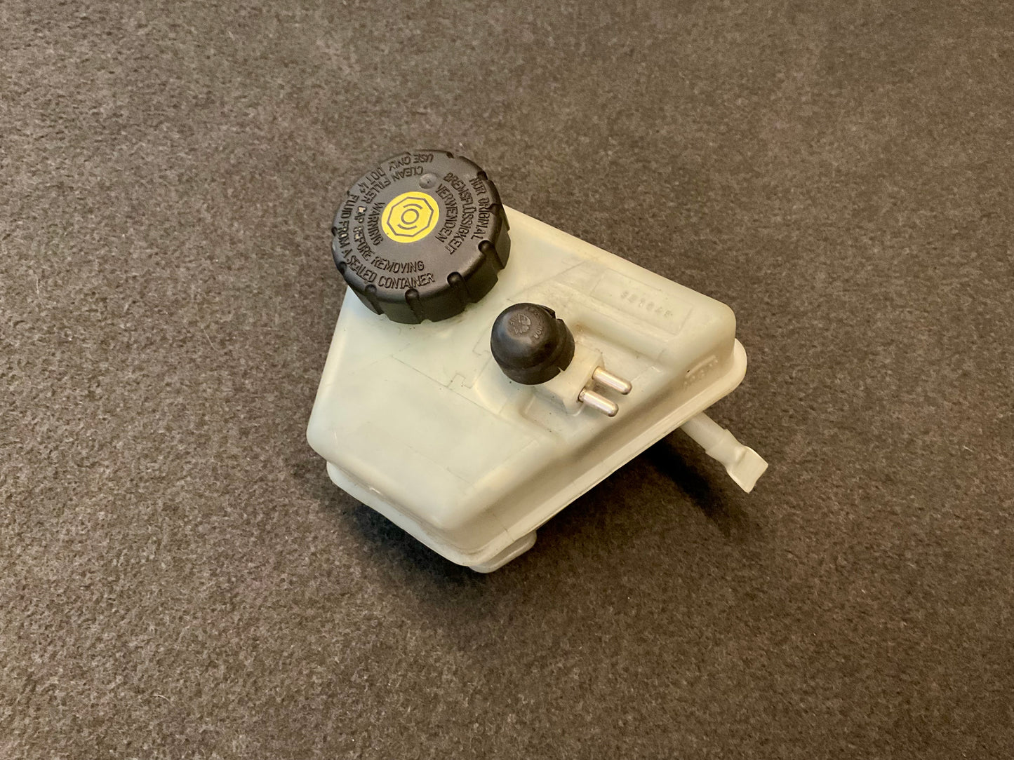 OEM Used Mercedes W140/C140 Break fluid reservoir A2024300002 #250