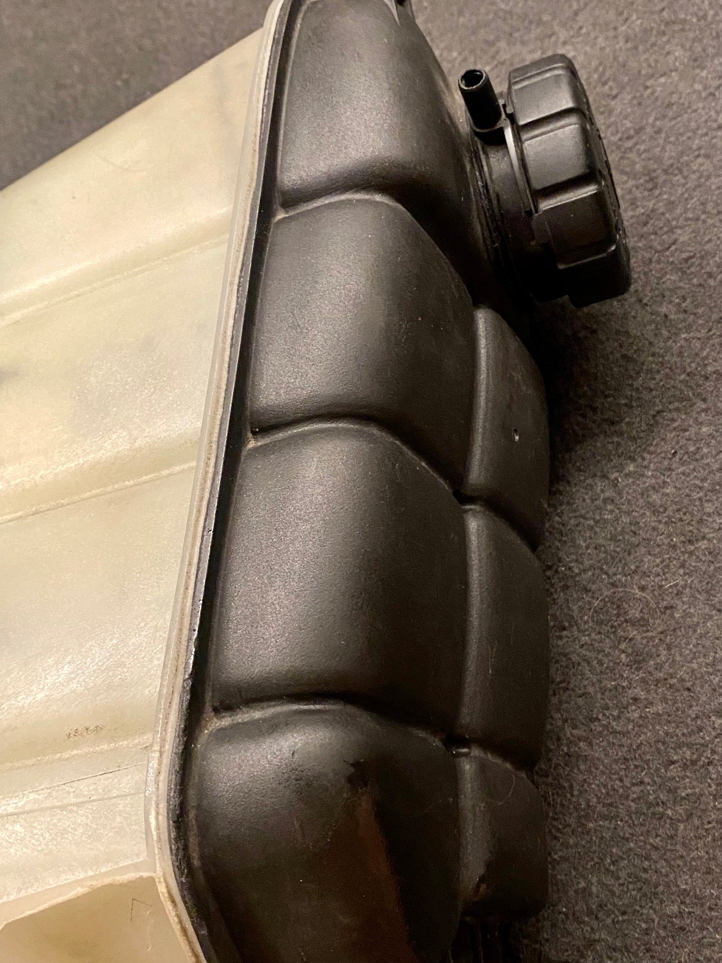 Mercedes S/CL-class W220/c215 S600 CL600 coolant/anti freeze extension tank A2205000049