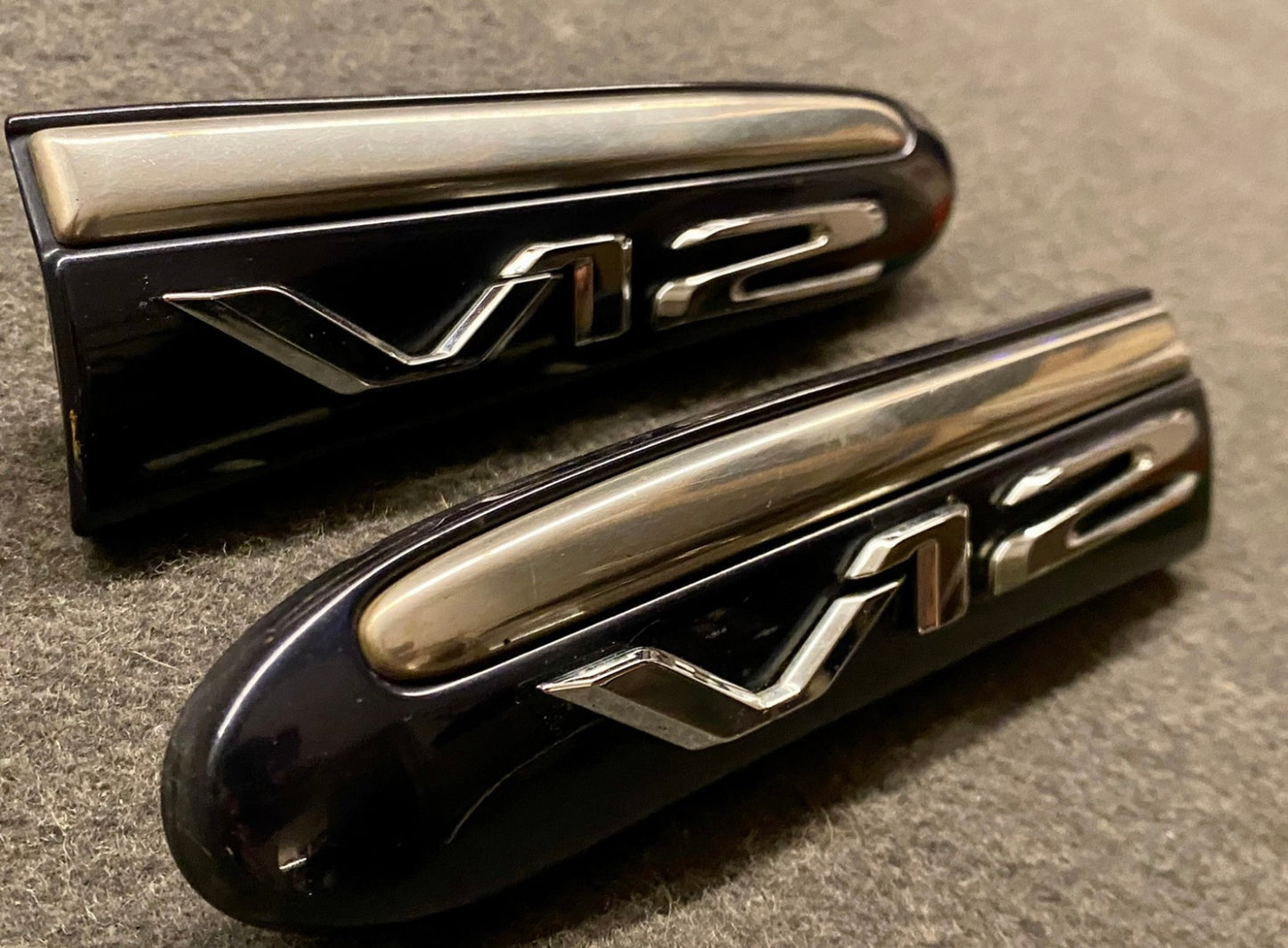 Set of 2 OEM Used Mercedes S-Class W220 S600 Outside Exterior left and right V12 logo emblem A2206900162