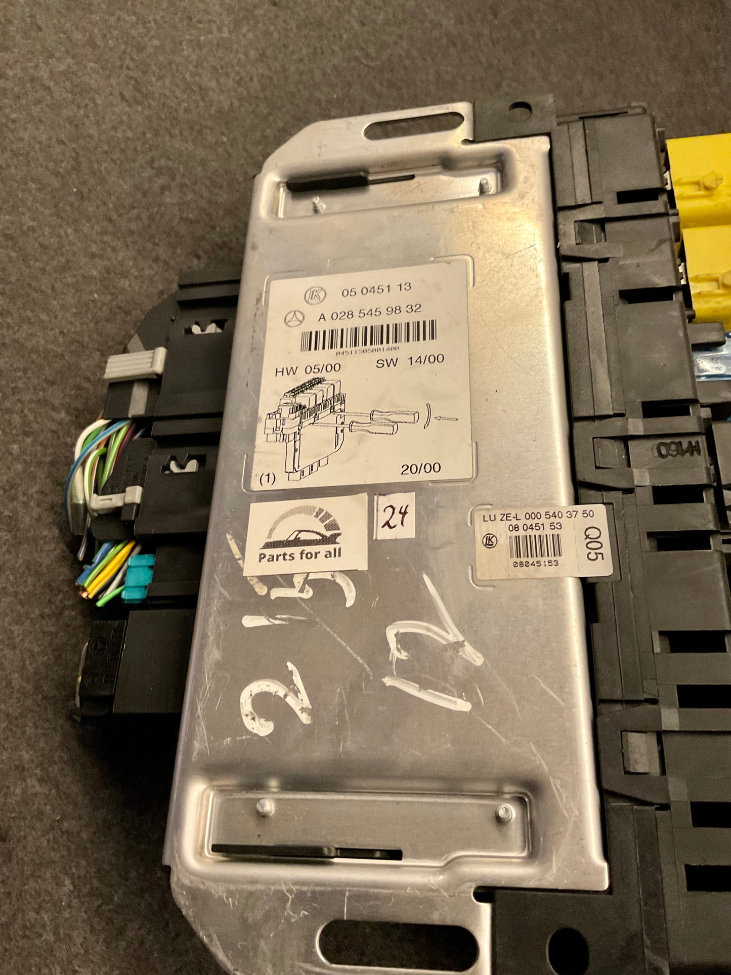 OEM Used Mercedes S/CL-class W220/C215 front left SAM relay/module fuse box A0285459832