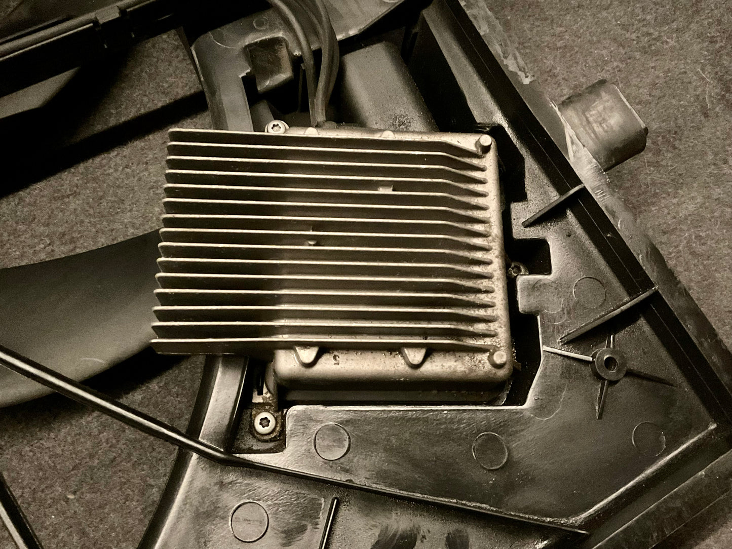 OEM Mercedes S-class W220 S600 Engine cooling fan A2205000293