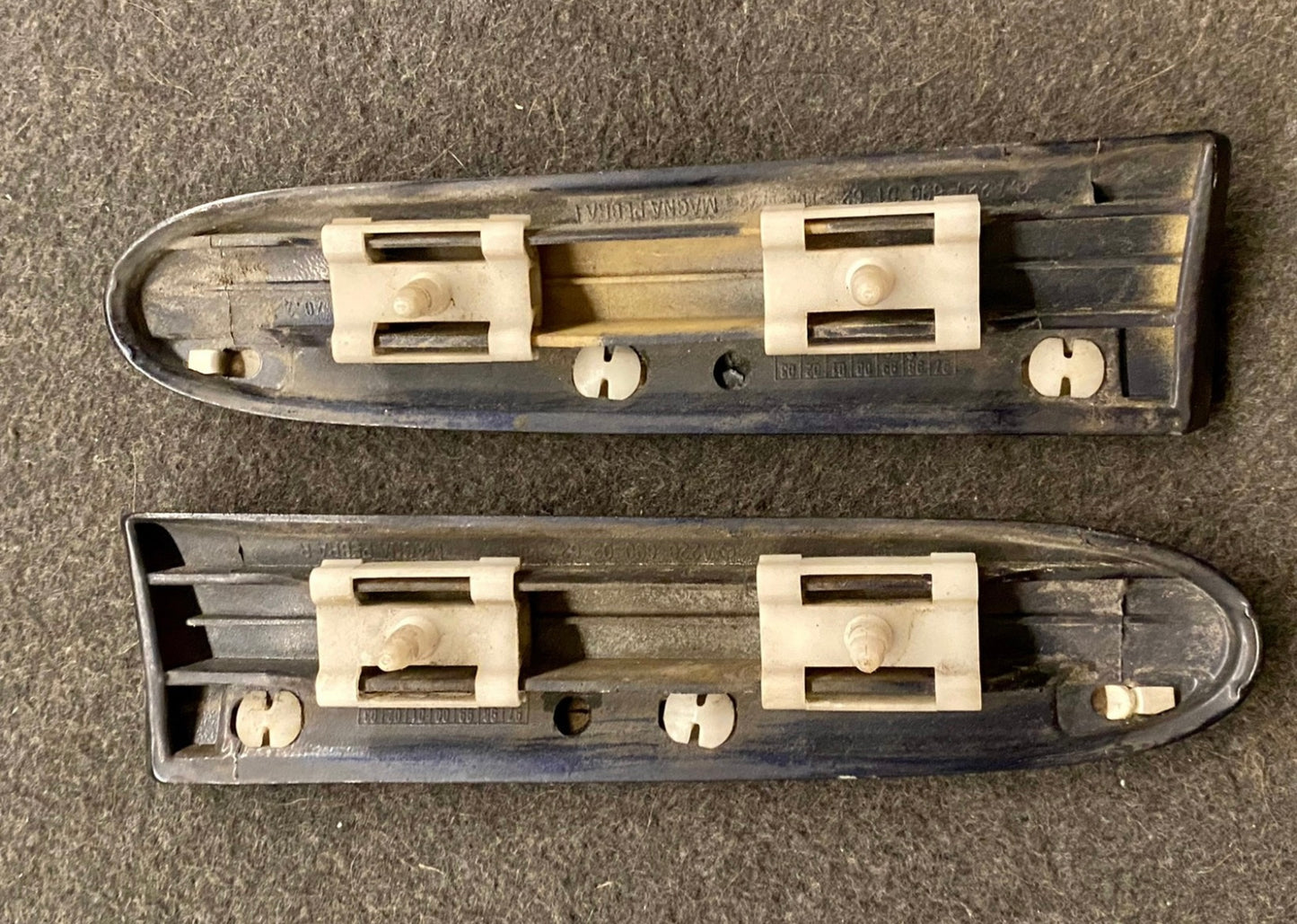 Set of 2 OEM Used Mercedes S-Class W220 S600 Outside Exterior left and right V12 logo emblem A2206900162