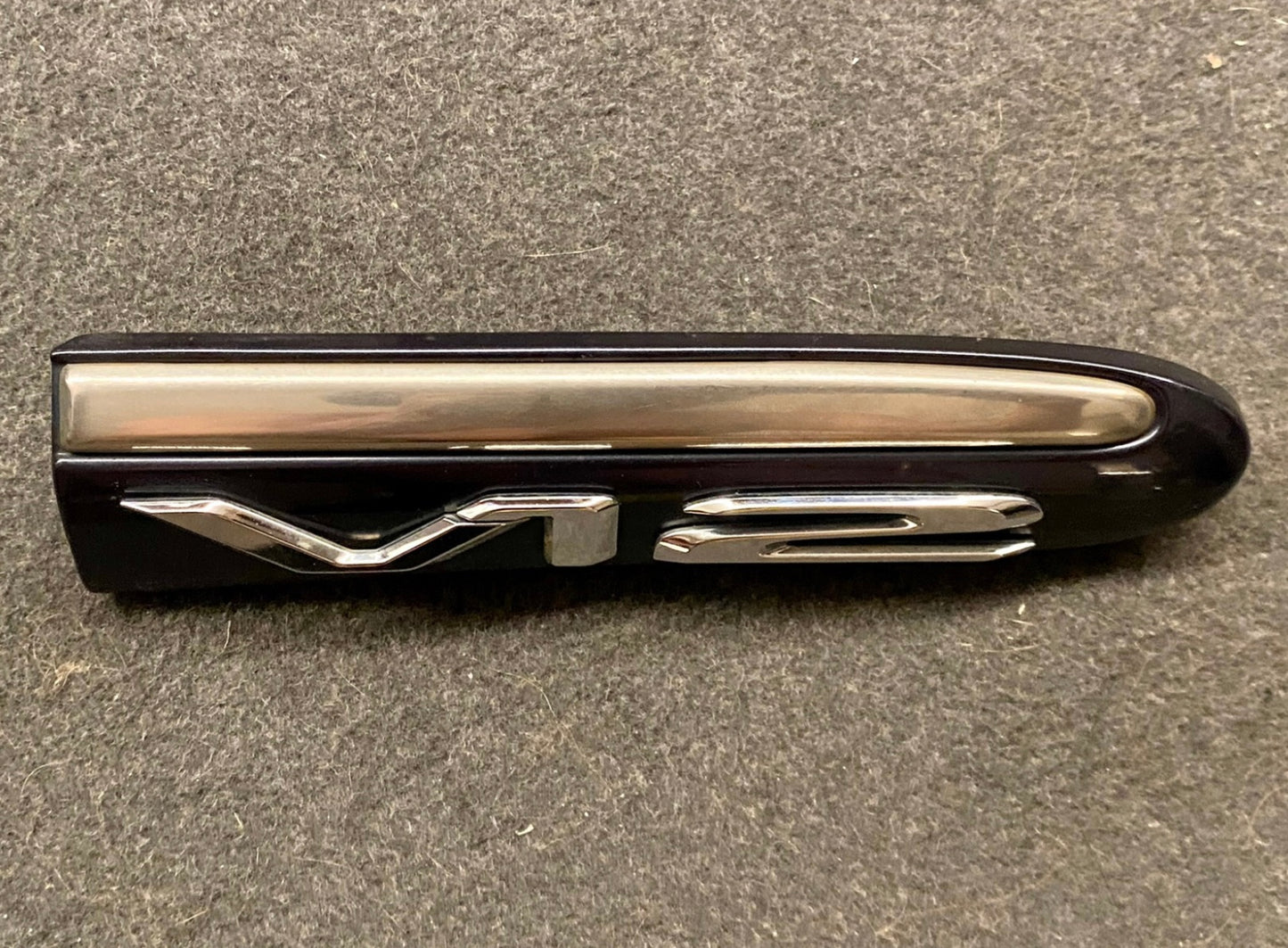 Set of 2 OEM Used Mercedes S-Class W220 S600 Outside Exterior left and right V12 logo emblem A2206900162