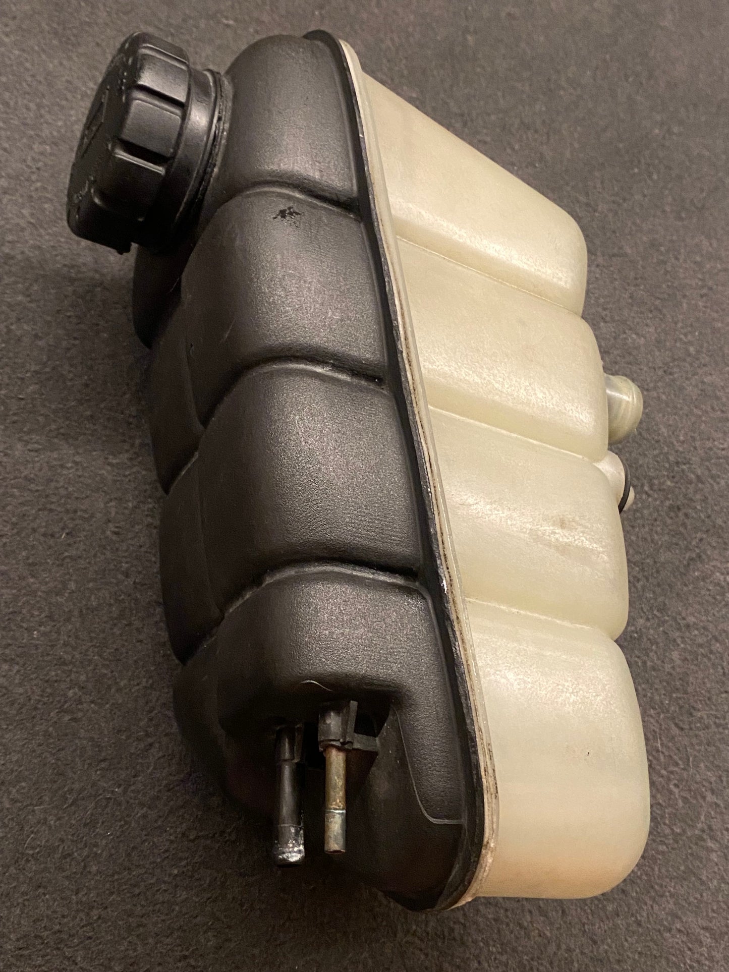 Mercedes S/CL-class W220/c215 S600 CL600 coolant/anti freeze extension tank A2205000049